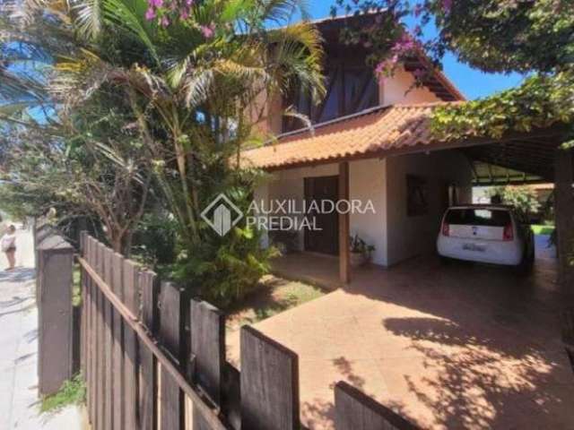 Casa com 3 quartos à venda na Vila Paraíso, 687, Vila Nova, Imbituba, 153 m2 por R$ 830.000