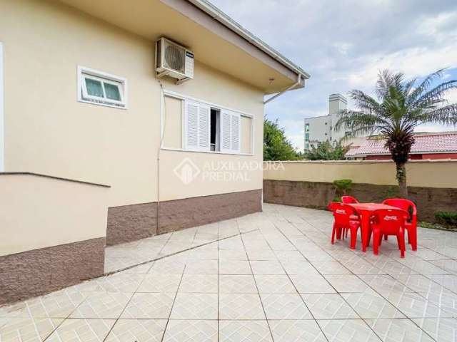 Casa com 4 quartos à venda na Nereu Ramos, 6415, Centro, Imbituba, 115 m2 por R$ 1.500.000