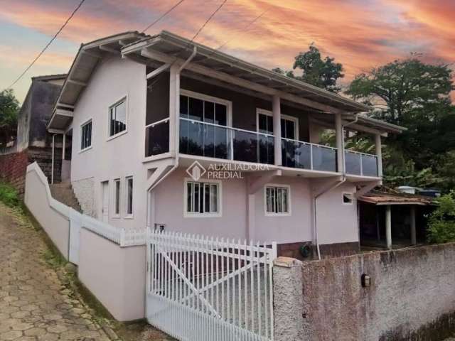 Casa com 4 quartos à venda na Antônio Bittencourt Capanema, 858, 799, Centro, Imaruí, 250 m2 por R$ 320.000