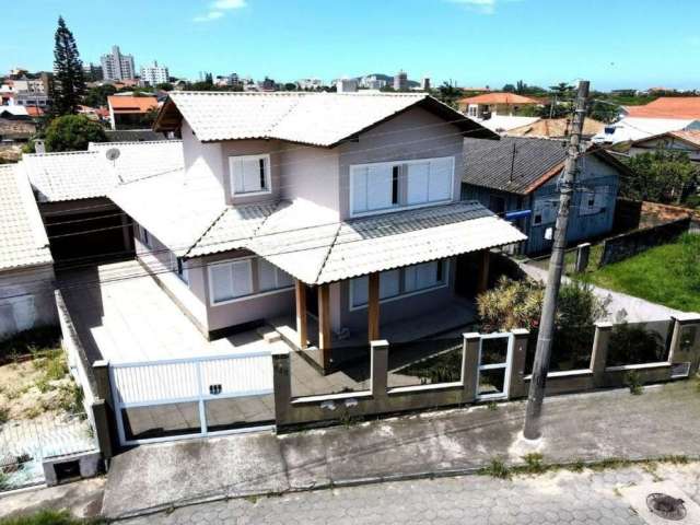 Casa com 5 quartos à venda na Avenida Santa Catarina, 545, Centro, Imbituba, 226 m2 por R$ 990.000