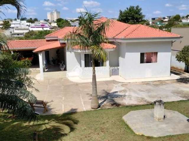 Chácara / sítio com 3 quartos à venda na Zelia De Lima Rosa, 160, Portal dos Pássaros, Boituva, 200 m2 por R$ 1.040.000