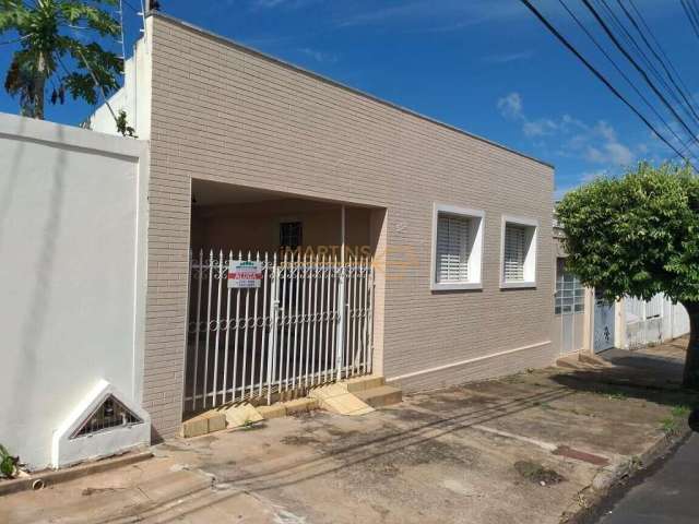 Casa à venda no bairro Centro - Araguari/MG