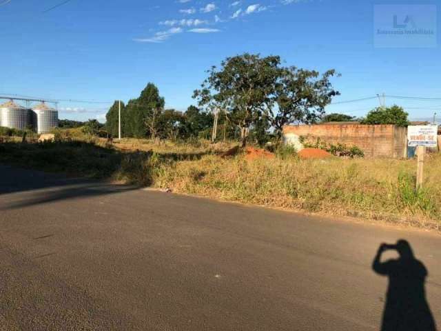 Casa para Venda, Araguari / MG, bairro Novo Horizonte, terreno 200,00 m²