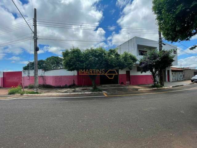 Casa para Venda, Araguari / MG, bairro Miranda, 3 dormitórios, 1 suíte, 1 banheiro, 20 vagas de garagens, terreno 1.257,15 m²