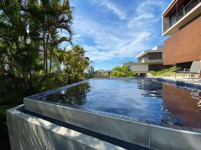 Casa à venda no bairro Cacupé - Florianópolis/SC