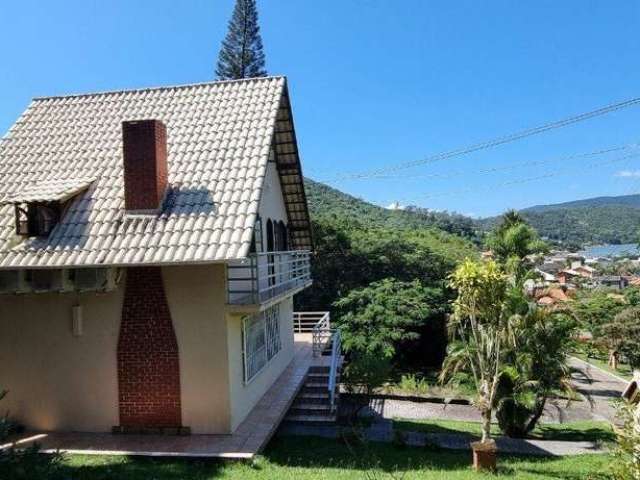 Casa à venda no bairro Sambaqui - Florianópolis/SC