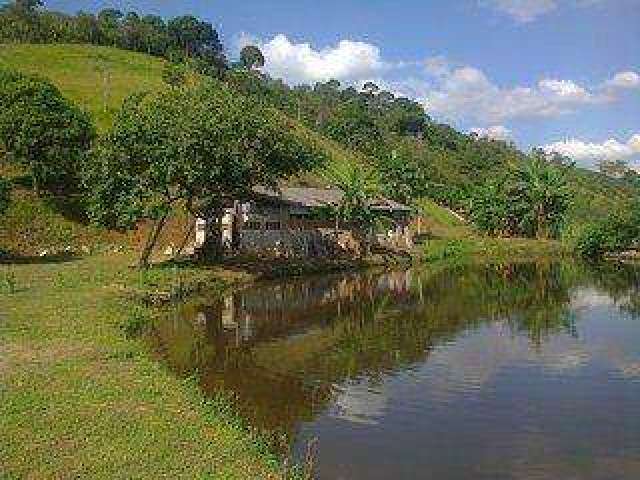 Sítio para Venda em Cachoeiras de Macacu, Vecchi, 3 dormitórios, 1 banheiro, 1 vaga