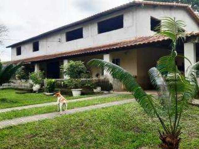 Sítio para Venda em Cachoeiras de Macacu, Centro, 5 dormitórios, 2 suítes, 2 banheiros, 2 vagas