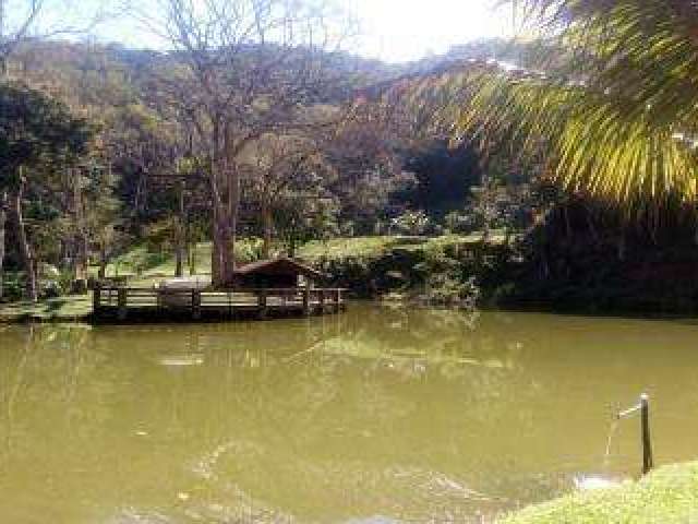 Sítio para Venda em Cachoeiras de Macacu, Japuíba, 4 dormitórios, 1 suíte, 2 banheiros, 2 vagas