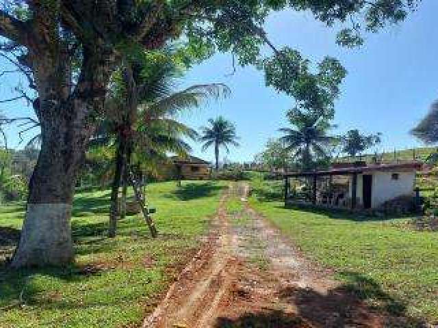 Sítio para Venda em Cachoeiras de Macacu, Japuíba, 2 dormitórios, 1 banheiro, 1 vaga