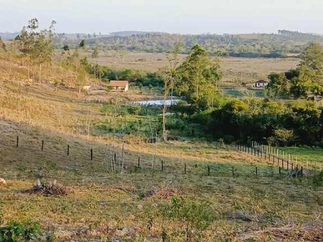 Sítio para Venda em Silva Jardim, Mato Alto, 2 dormitórios, 1 banheiro