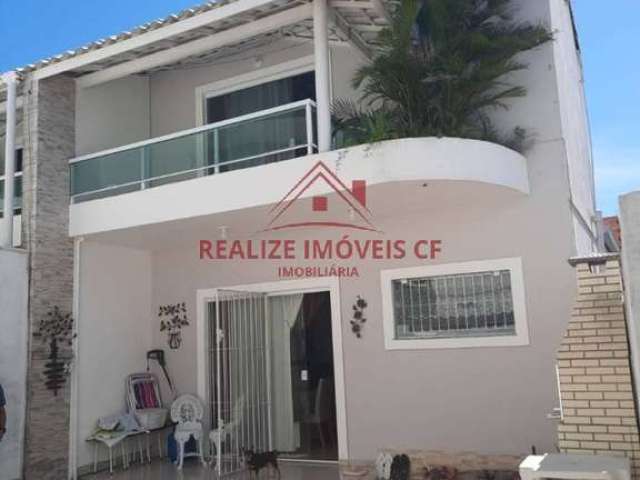 Casa duplex com 03 quartos em condomínio residencial em Cabo Frio