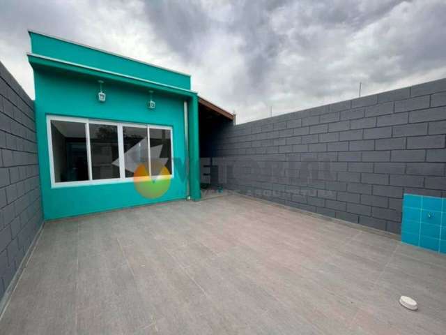 Casa com piscina  com 2 dormitórios à venda, 75 m² por R$ 340.000,00 - Golfinho - Caraguatatuba/SP