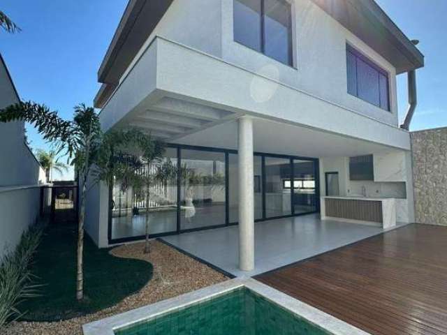 Casa de luxo no Alphaville Nova Esplanada 3: 4 quartos, 4 suítes, 3 salas, 4 vagas de garagem, 358m². Imperdível!