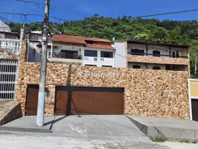 Casa em condomínio fechado com 3 quartos à venda na Rua São Caetano do Sul, Vila Valqueire, Rio de Janeiro, 588 m2 por R$ 1.200.000