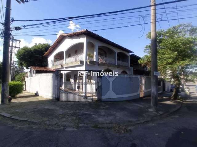 Casa em condomínio fechado com 3 quartos à venda na Rua Arcozelo, Vila Valqueire, Rio de Janeiro, 290 m2 por R$ 900.000