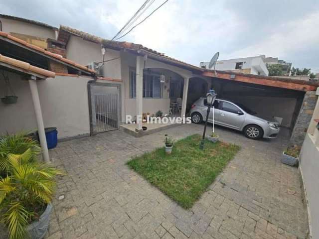 Casa em condomínio fechado com 3 quartos à venda na Rua Capim Branco, Vila Valqueire, Rio de Janeiro, 248 m2 por R$ 950.000