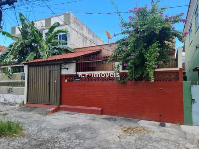 Casa com 3 quartos à venda na Rua Sirici, Marechal Hermes, Rio de Janeiro, 98 m2 por R$ 490.000