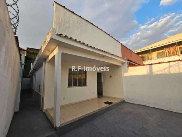 Casa com 2 quartos para alugar na Rua Xavier Curado, Marechal Hermes, Rio de Janeiro, 85 m2 por R$ 1.600