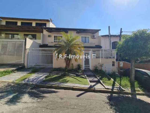 Casa em condomínio fechado com 3 quartos à venda na Rua Emílio Maurell Neto, Vila Valqueire, Rio de Janeiro, 200 m2 por R$ 1.200.000