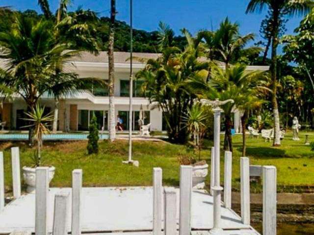 Casa de alto padrão na Marina Guarujá