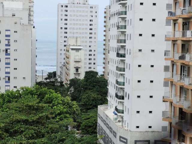 Apartamento amplo com 3 suítes e pequena vista para o mar