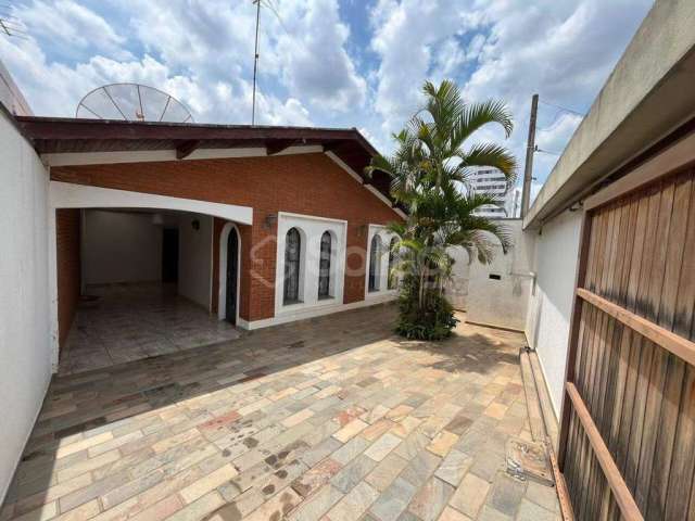 Casa para compra em Valinhos no Bairro Vila Martina, interior de São Paulo