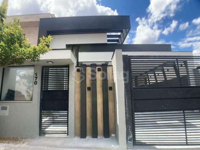 Casa térrea localizada em Residencial Central na cidade de Vinhedo, São Paulo.