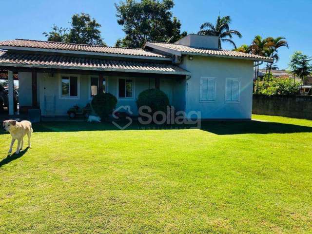 Casa para comprar no Residencial Recanto dos Canjaranas em Vinhedo, interior de São Paulo.