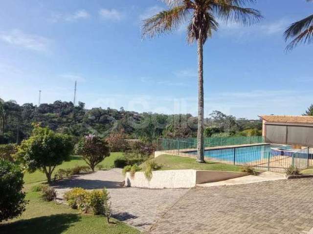 Linda casa à venda no condomínio Santa Fé a 15 minutos de escolas e do comércio em geral.