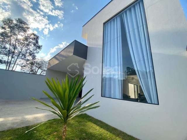 Casa térrea à venda em Vinhedo - interior de São Paulo.