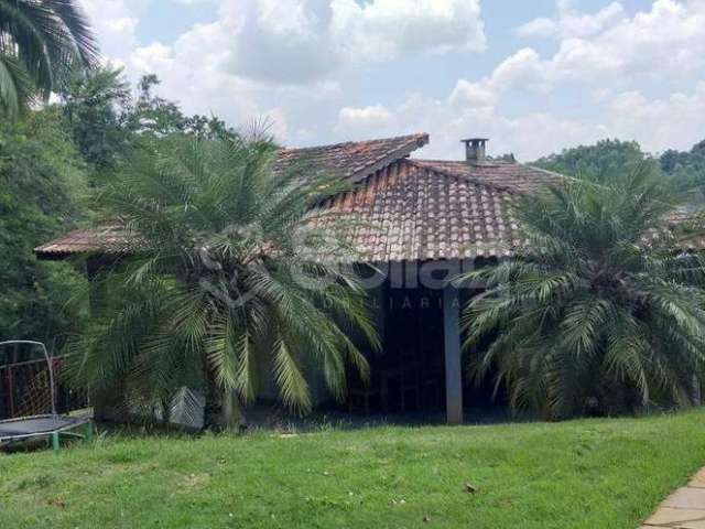 Casa á venda no Bairro Monterrey em Louveira, interior de São Paulo.