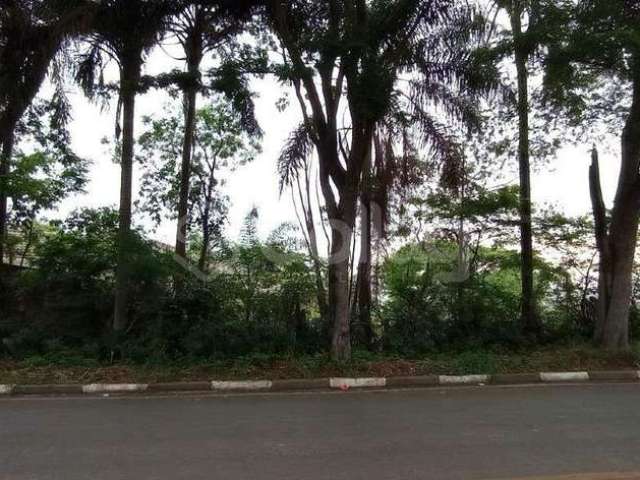 Terreno à venda com 1826 m² sendo 20 metros de frente na cidade de Vinhedo/SP no bairro Jardim Panorama, com leve declive para os fundos.