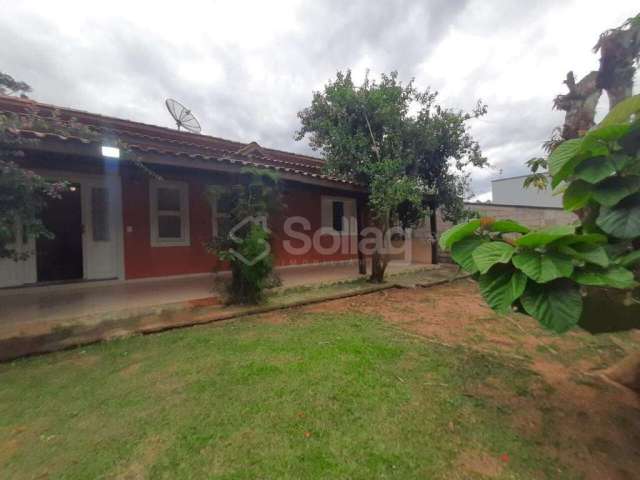 Casa para alugar em Vinhedo no Condomínio Chácaras do Lago com 4 quartos.