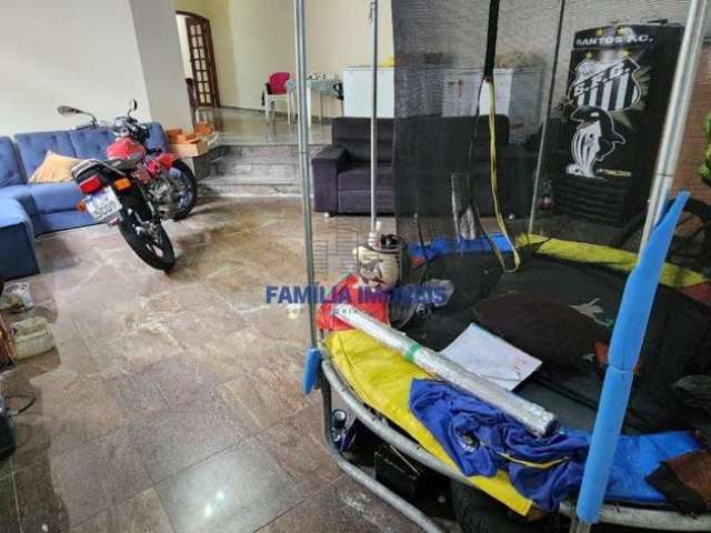 Casa em condomínio fechado com 3 quartos à venda na Rua Saturnino de Brito, --, Marapé, Santos por R$ 1.300.000