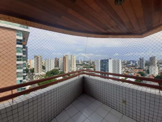 Apartamento no Jóquei com 02 Suítes