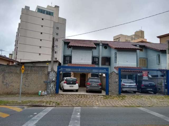 Sobrado para alugar, 220.00 m2 por R$2800.00  - Portao - Curitiba/PR