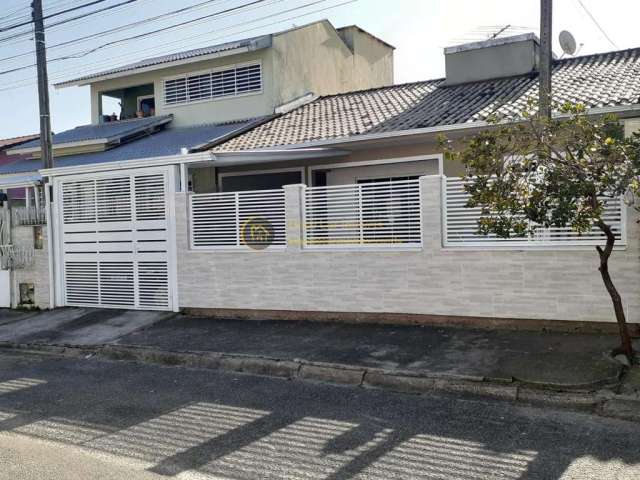 Casa para Venda em Palhoça, Madri, 2 dormitórios, 1 banheiro, 2 vagas