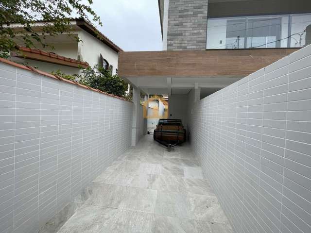 Casa Padrão  tipo sobrado 3 dormitórios sendo 1 suite e 2 vagas de garagem em santos.