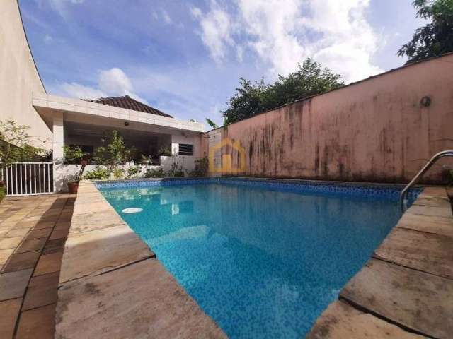 Ótima Casa Térrea Isolada com Piscina no Marapé, Santos/SP