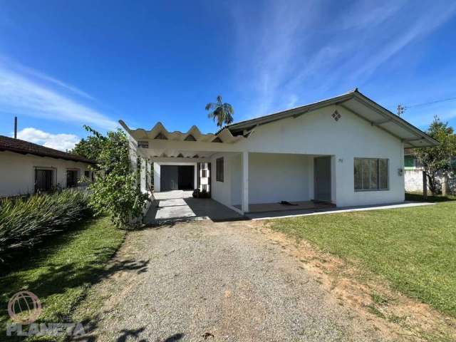 Casa com 3 quartos para alugar no Água Verde, Jaraguá do Sul , 147 m2 por R$ 3.400