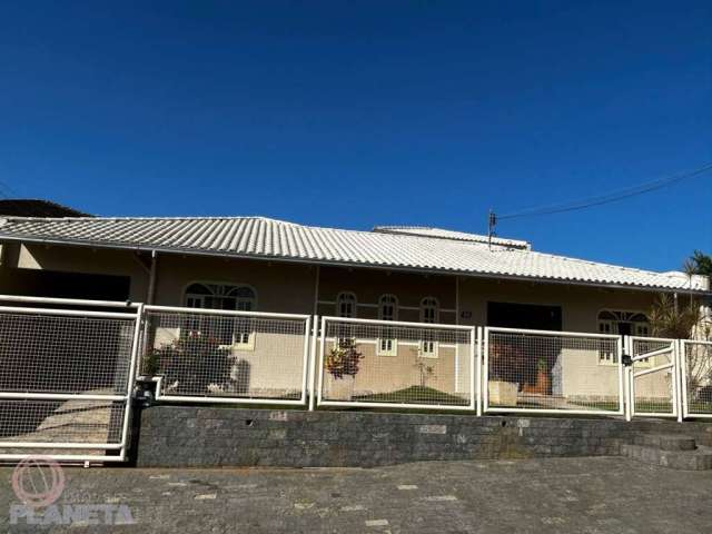 Casa com 3 quartos à venda no Ilha da Figueira, Jaraguá do Sul , 251 m2 por R$ 1.200.000