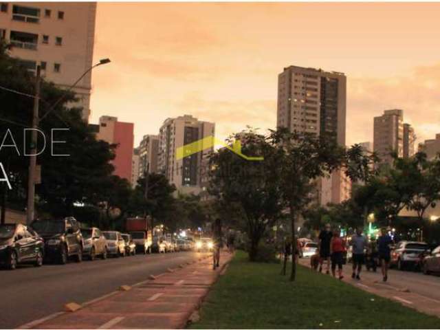 Cobertura de 2 quartos, Suíte e duas vagas, prédio com elevador, próximo a pista de caminhada.