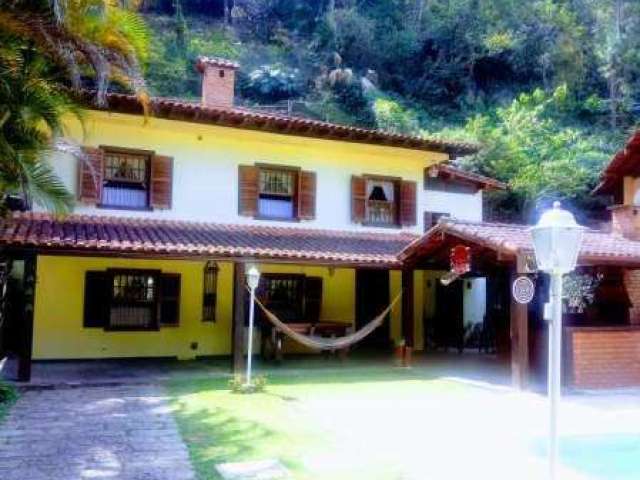 Casa- Petrópolis, Araras