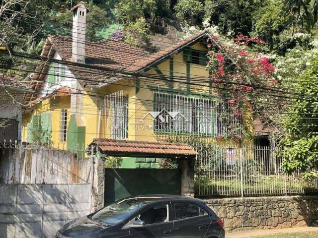 Casa- Petrópolis, Centro