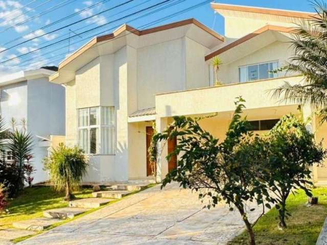 Casa com 3 dormitórios para alugar, 270 m² por R$ 7.461,00/mês - Villa Branca - Jacareí/SP