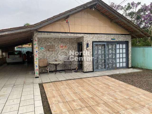 Casa com Amplo Terreno à Venda no Bairro Costeira, Balneário Barra do Sul, SC