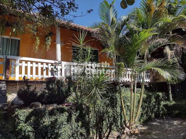 Linda Casa Cercada pela Natureza à venda, Bairro São Judas Tadeu, Balneário Camboriú, SC