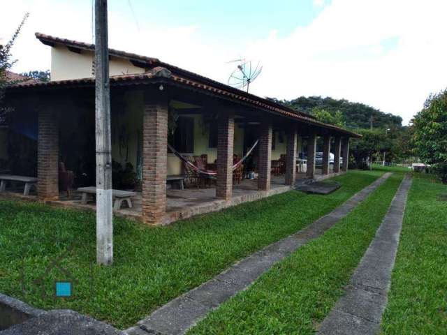 Chácara com 2 dormitórios à venda, 3000 m² por R$ 750.000 - Freguesia da Escada - Guararema/SP
