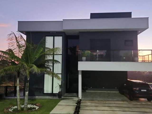 Casa com 3 dormitórios à venda, 600 m² por R$ 2.200.000,00 - Condomínio Lago Dourado - Jacareí/SP